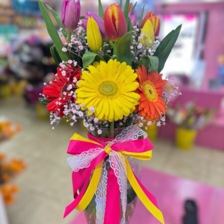 Jarrón arcoíris tulipanes